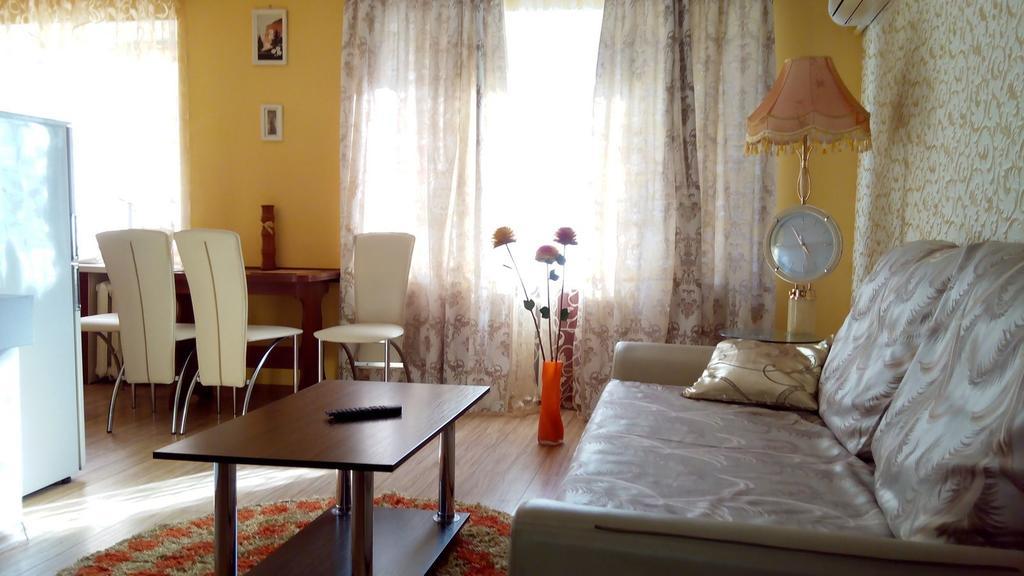 Apartment Studio On Mayakovskogo Avenue Zaporizhia Buitenkant foto